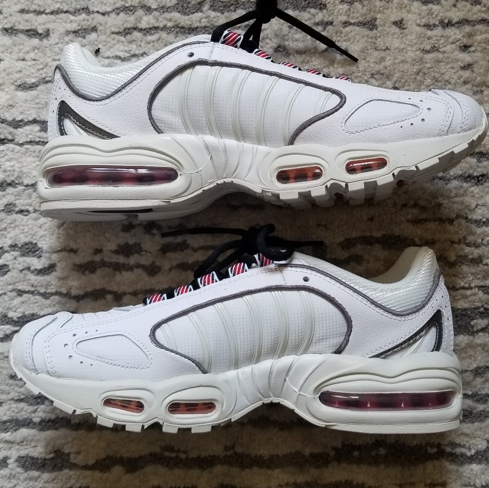 Nike Air Max Tailwind IV Size 10W/8.5M